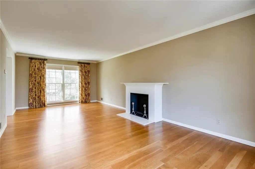 6980 Hunters Branch Drive, Sandy Springs, Georgia 30328, 5 Bedrooms Bedrooms, ,2 BathroomsBathrooms,Residential,Sold,6980 Hunters Branch Drive,6693471