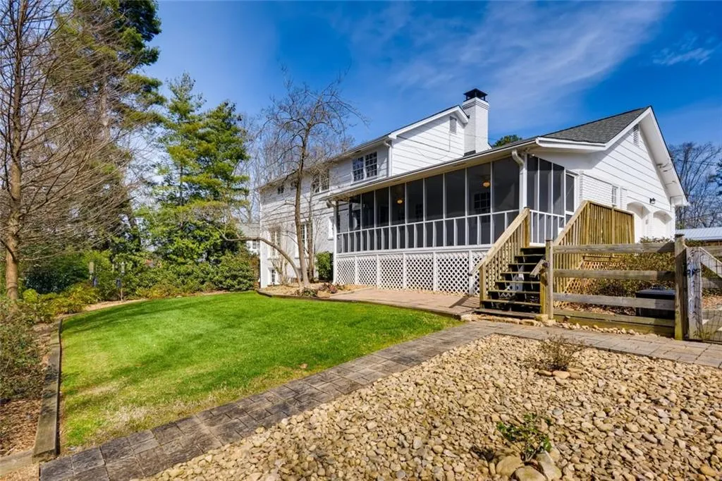 6980 Hunters Branch Drive, Sandy Springs, Georgia 30328, 5 Bedrooms Bedrooms, ,2 BathroomsBathrooms,Residential,Sold,6980 Hunters Branch Drive,6693471