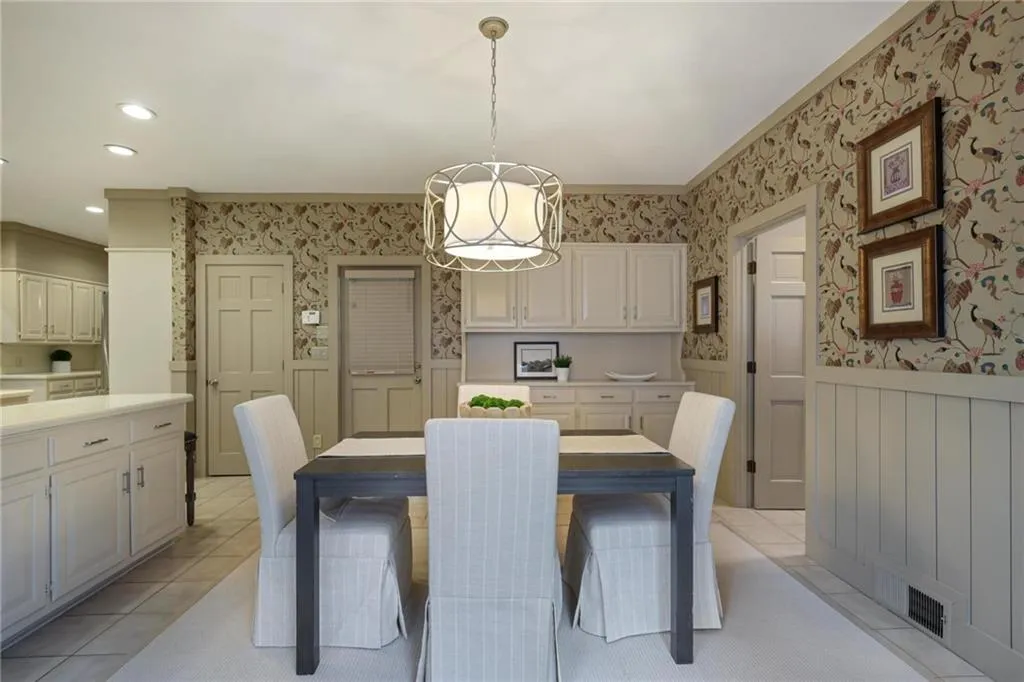 2080 Old Dominion Road, Atlanta, Georgia 30350, 6 Bedrooms Bedrooms, ,5 BathroomsBathrooms,Residential,For Sale,2080 Old Dominion Road,7707544