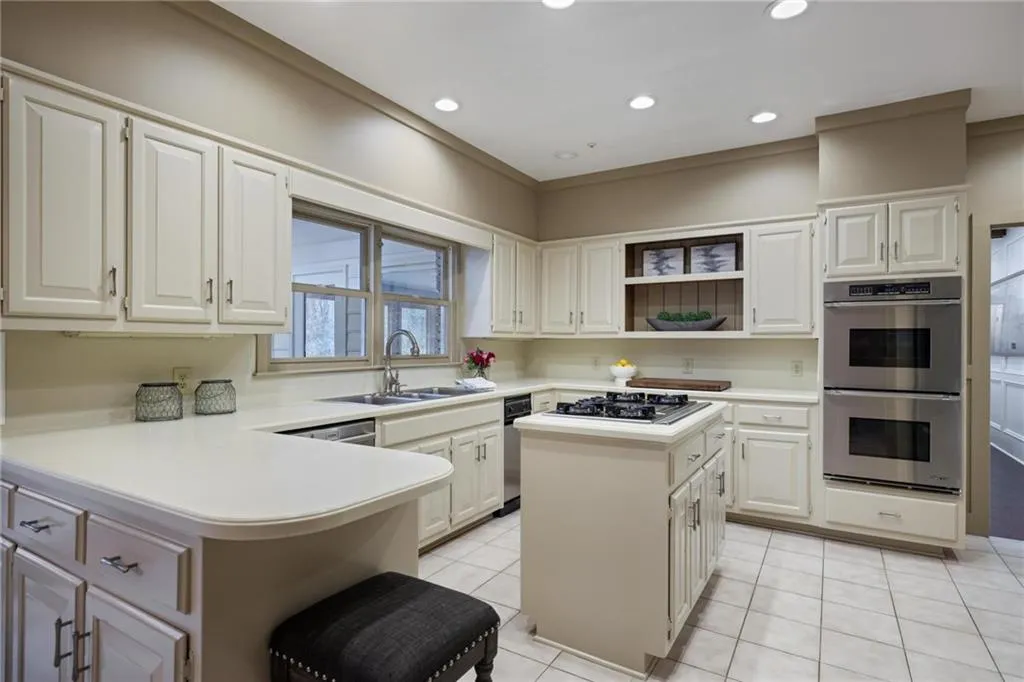 2080 Old Dominion Road, Atlanta, Georgia 30350, 6 Bedrooms Bedrooms, ,5 BathroomsBathrooms,Residential,For Sale,2080 Old Dominion Road,7707544