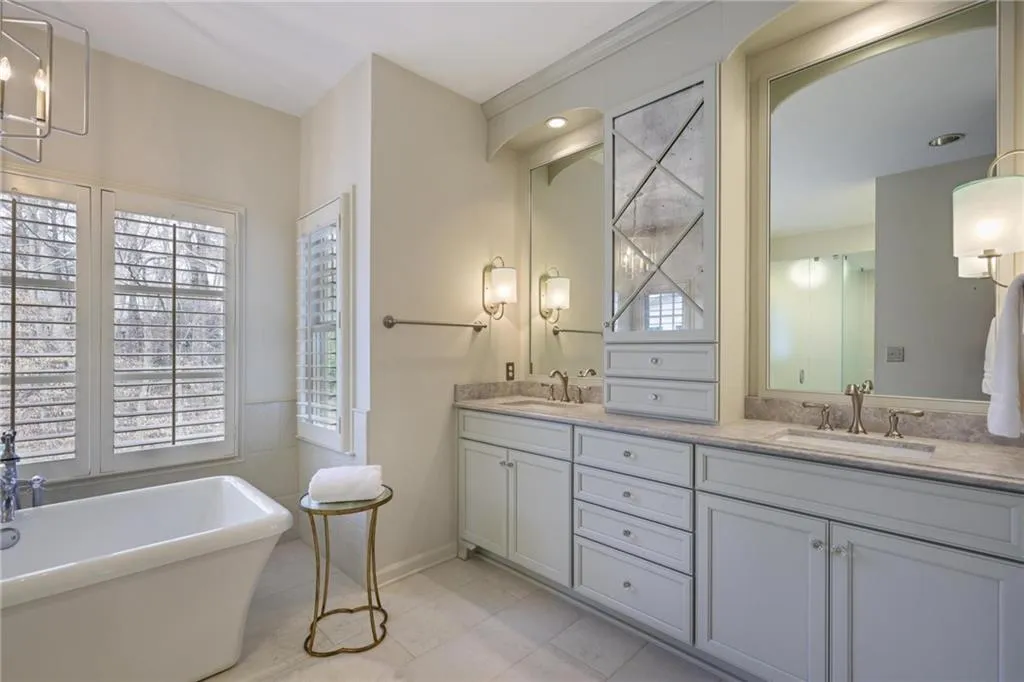 2080 Old Dominion Road, Atlanta, Georgia 30350, 6 Bedrooms Bedrooms, ,5 BathroomsBathrooms,Residential,For Sale,2080 Old Dominion Road,7707544