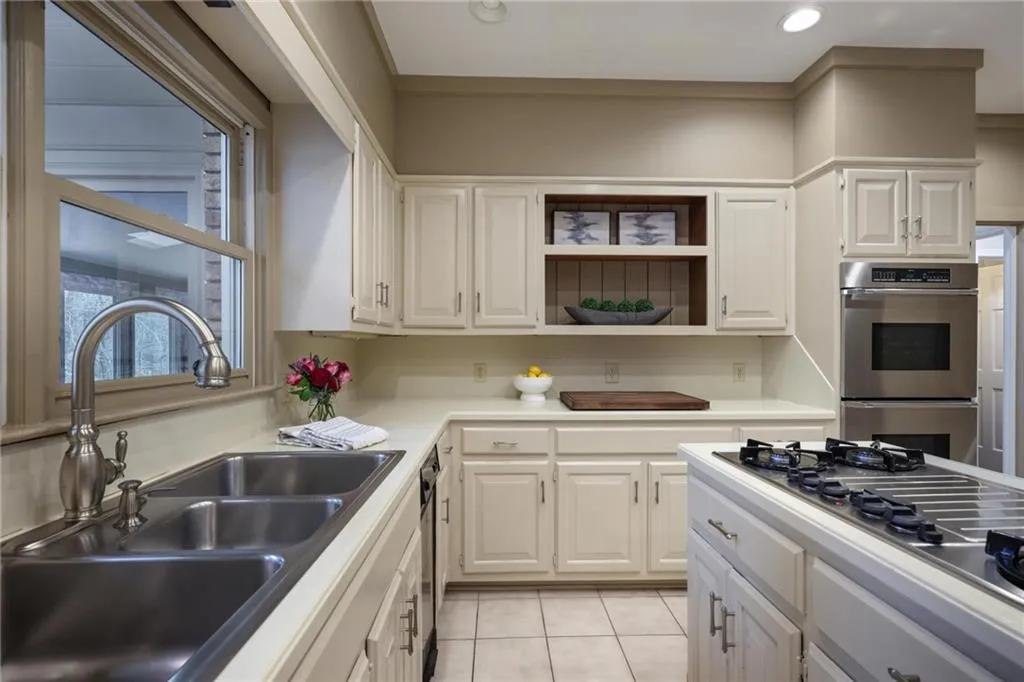 2080 Old Dominion Road, Atlanta, Georgia 30350, 6 Bedrooms Bedrooms, ,5 BathroomsBathrooms,Residential,For Sale,2080 Old Dominion Road,7707544