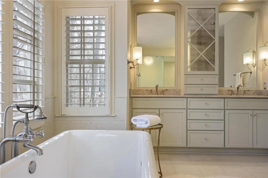 2080 Old Dominion Road, Atlanta, Georgia 30350, 6 Bedrooms Bedrooms, ,5 BathroomsBathrooms,Residential,For Sale,2080 Old Dominion Road,7707544