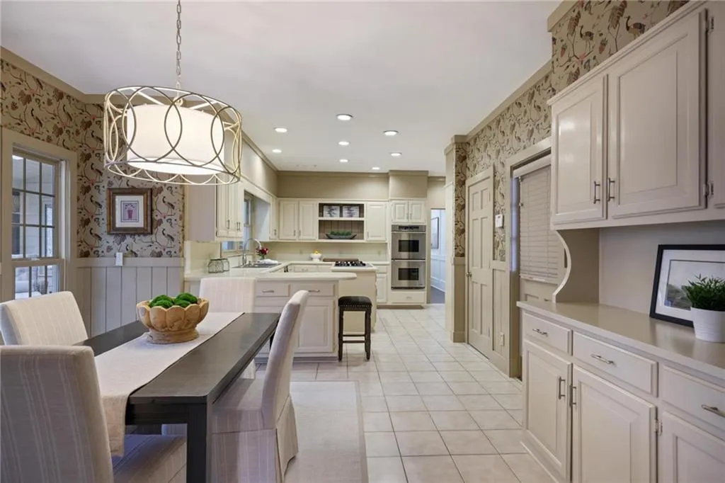 2080 Old Dominion Road, Atlanta, Georgia 30350, 6 Bedrooms Bedrooms, ,5 BathroomsBathrooms,Residential,For Sale,2080 Old Dominion Road,7707544