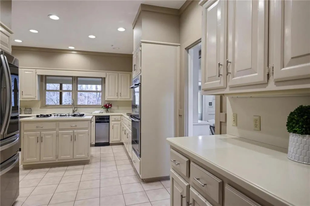 2080 Old Dominion Road, Atlanta, Georgia 30350, 6 Bedrooms Bedrooms, ,5 BathroomsBathrooms,Residential,For Sale,2080 Old Dominion Road,7707544