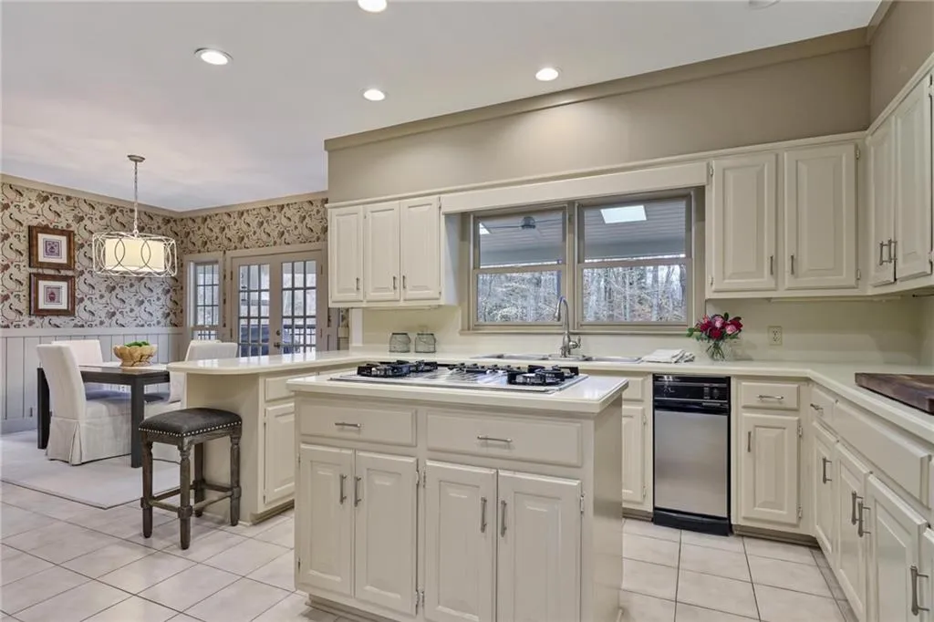 2080 Old Dominion Road, Atlanta, Georgia 30350, 6 Bedrooms Bedrooms, ,5 BathroomsBathrooms,Residential,For Sale,2080 Old Dominion Road,7707544