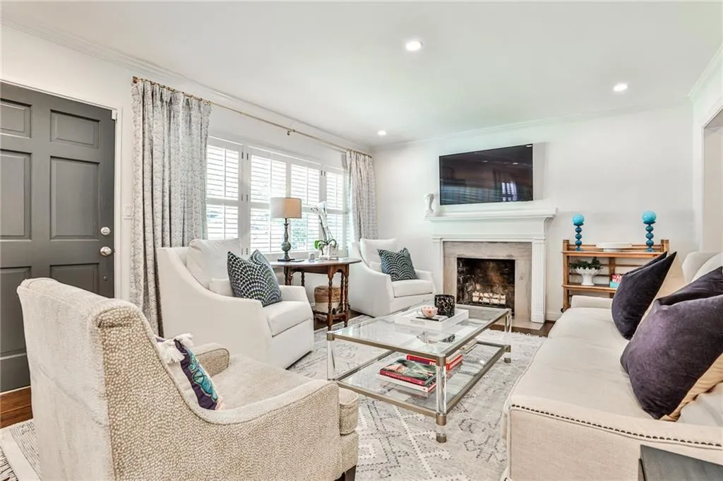 501 Carolwood Lane, Atlanta, Georgia 30342, 3 Bedrooms Bedrooms, ,2 BathroomsBathrooms,Residential,Sold,501 Carolwood Lane,7218761
