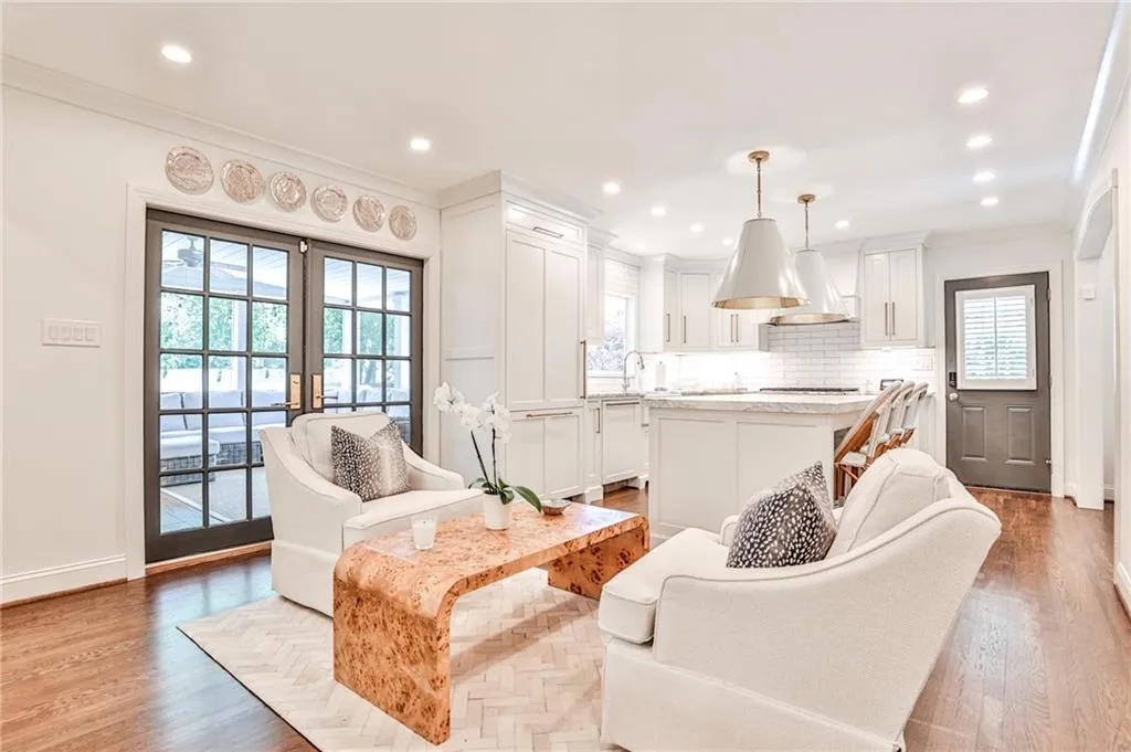 501 Carolwood Lane, Atlanta, Georgia 30342, 3 Bedrooms Bedrooms, ,2 BathroomsBathrooms,Residential,Sold,501 Carolwood Lane,7218761