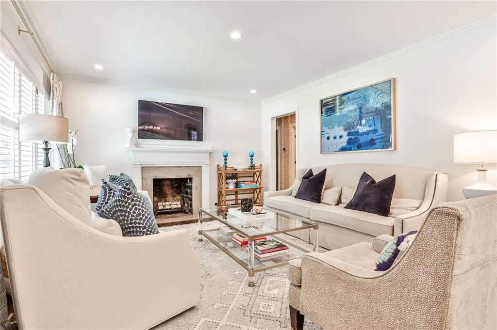501 Carolwood Lane, Atlanta, Georgia 30342, 3 Bedrooms Bedrooms, ,2 BathroomsBathrooms,Residential,Sold,501 Carolwood Lane,7218761