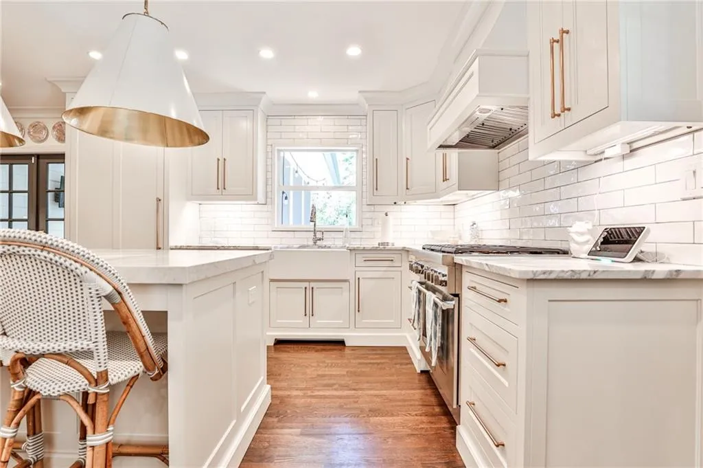 501 Carolwood Lane, Atlanta, Georgia 30342, 3 Bedrooms Bedrooms, ,2 BathroomsBathrooms,Residential,Sold,501 Carolwood Lane,7218761