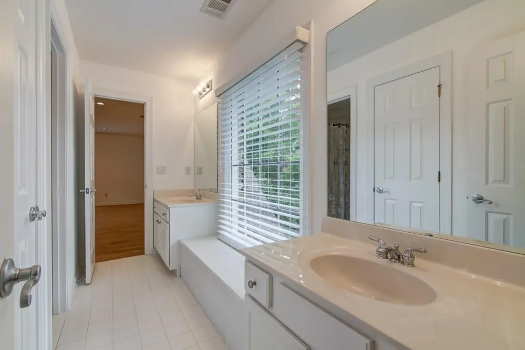 200 Wembley Circle, Sandy Springs, Georgia 30328, 4 Bedrooms Bedrooms, ,3 BathroomsBathrooms,Residential,Sold,200 Wembley Circle,6117935