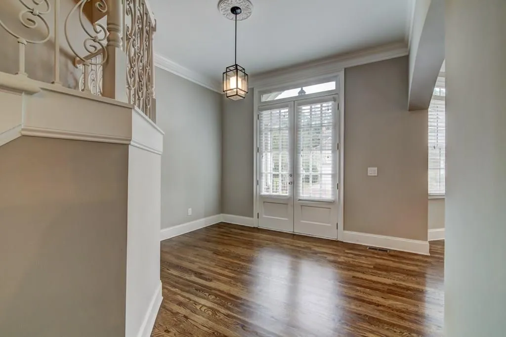 200 Wembley Circle, Sandy Springs, Georgia 30328, 4 Bedrooms Bedrooms, ,3 BathroomsBathrooms,Residential,Sold,200 Wembley Circle,6117935