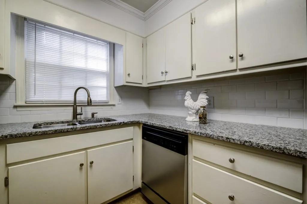 6700 Roswell Road Unit 32b, Sandy Springs, Georgia 30328, 2 Bedrooms Bedrooms, ,2 BathroomsBathrooms,Residential,Sold,6700 Roswell Road Unit 32b,5805189