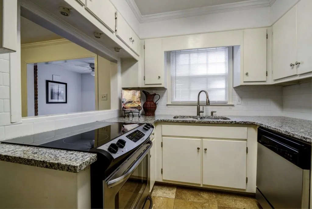 6700 Roswell Road Unit 32b, Sandy Springs, Georgia 30328, 2 Bedrooms Bedrooms, ,2 BathroomsBathrooms,Residential,Sold,6700 Roswell Road Unit 32b,5805189