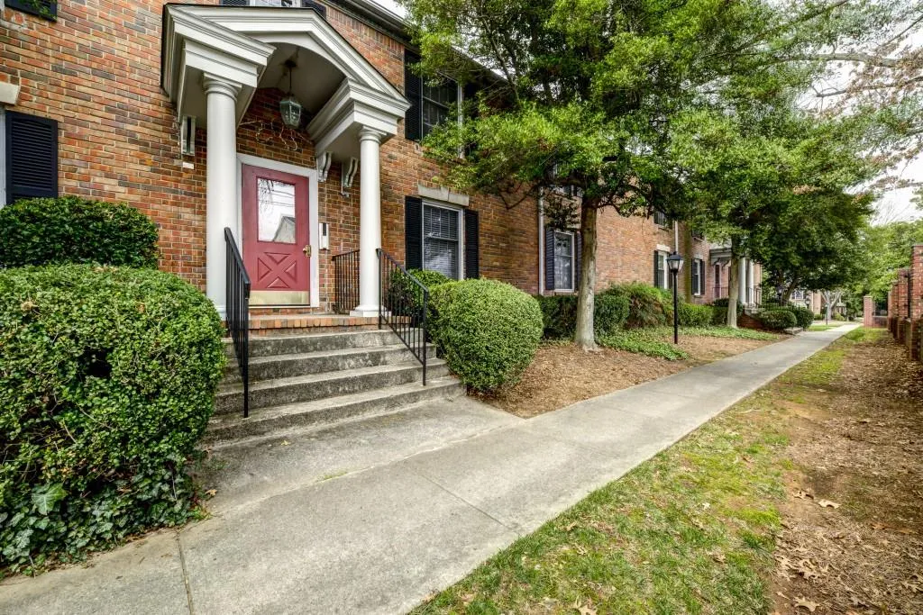 6700 Roswell Road Unit 32b, Sandy Springs, Georgia 30328, 2 Bedrooms Bedrooms, ,2 BathroomsBathrooms,Residential,Sold,6700 Roswell Road Unit 32b,5805189