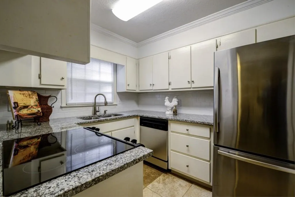 6700 Roswell Road Unit 32b, Sandy Springs, Georgia 30328, 2 Bedrooms Bedrooms, ,2 BathroomsBathrooms,Residential,Sold,6700 Roswell Road Unit 32b,5805189