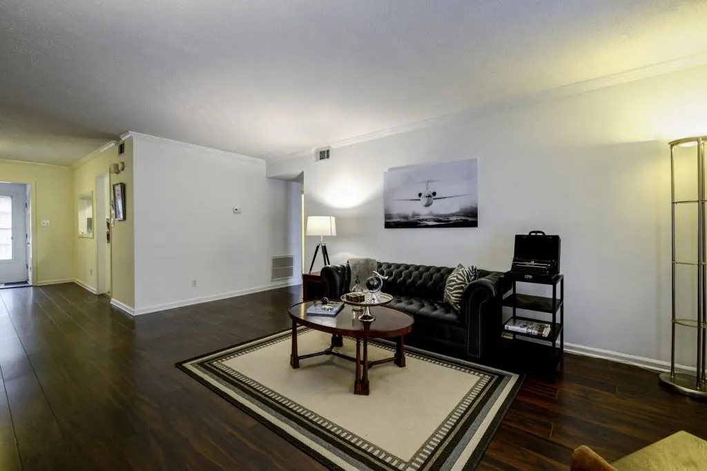 6700 Roswell Road Unit 32b, Sandy Springs, Georgia 30328, 2 Bedrooms Bedrooms, ,2 BathroomsBathrooms,Residential,Sold,6700 Roswell Road Unit 32b,5805189