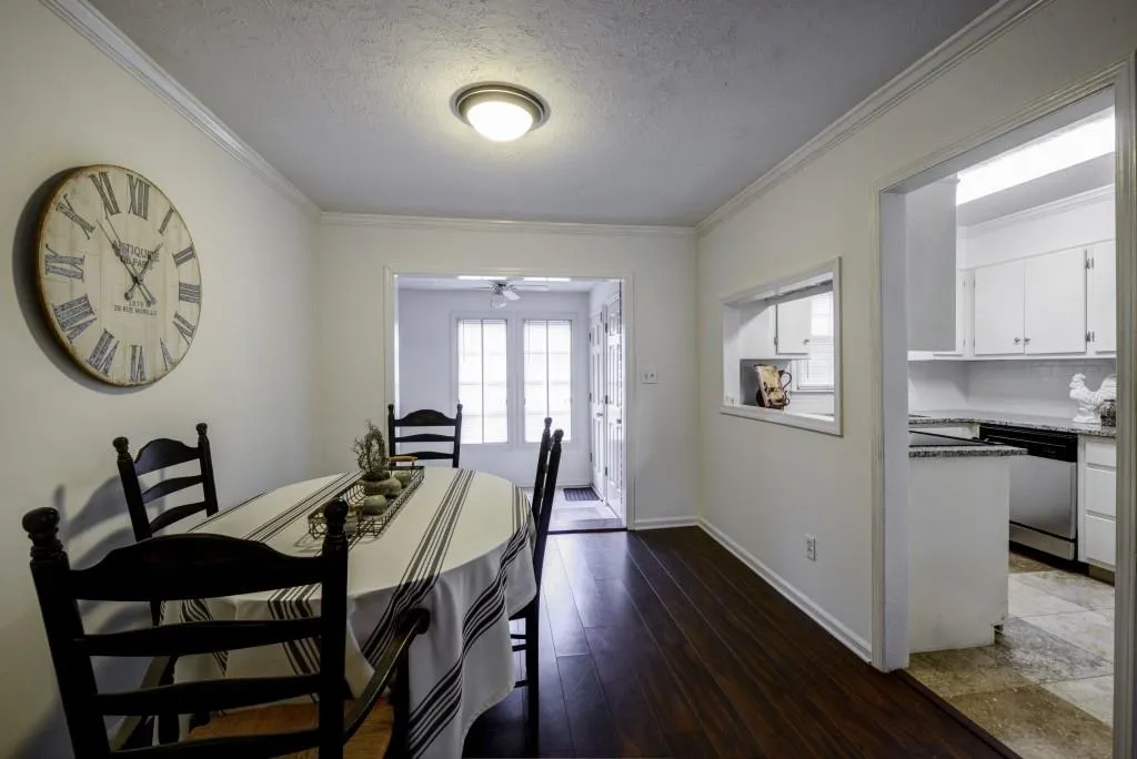 6700 Roswell Road Unit 32b, Sandy Springs, Georgia 30328, 2 Bedrooms Bedrooms, ,2 BathroomsBathrooms,Residential,Sold,6700 Roswell Road Unit 32b,5805189