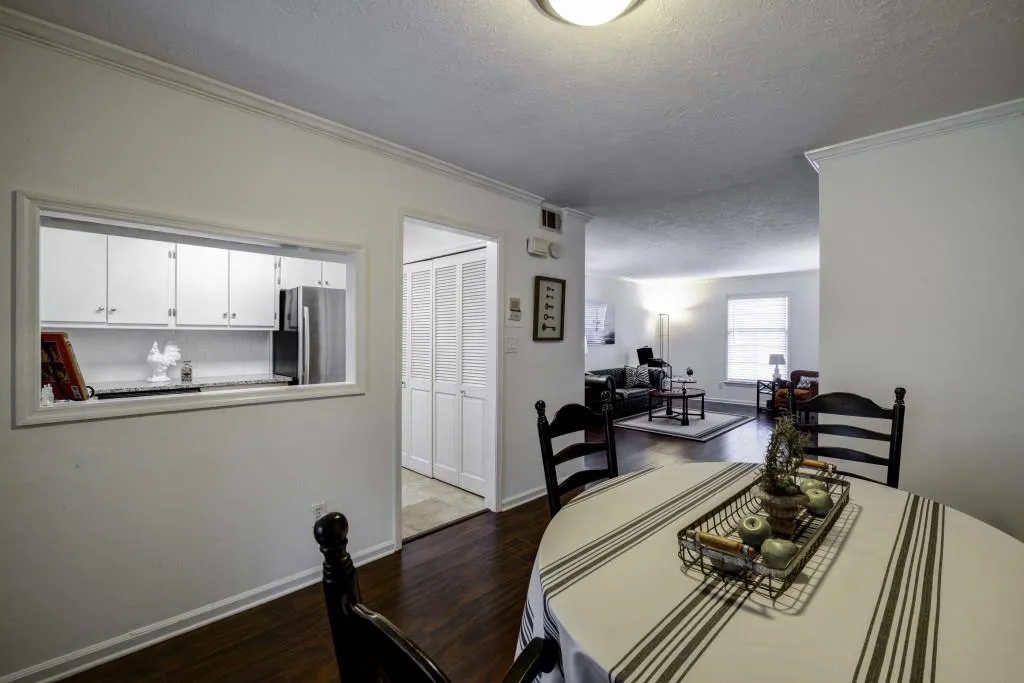 6700 Roswell Road Unit 32b, Sandy Springs, Georgia 30328, 2 Bedrooms Bedrooms, ,2 BathroomsBathrooms,Residential,Sold,6700 Roswell Road Unit 32b,5805189