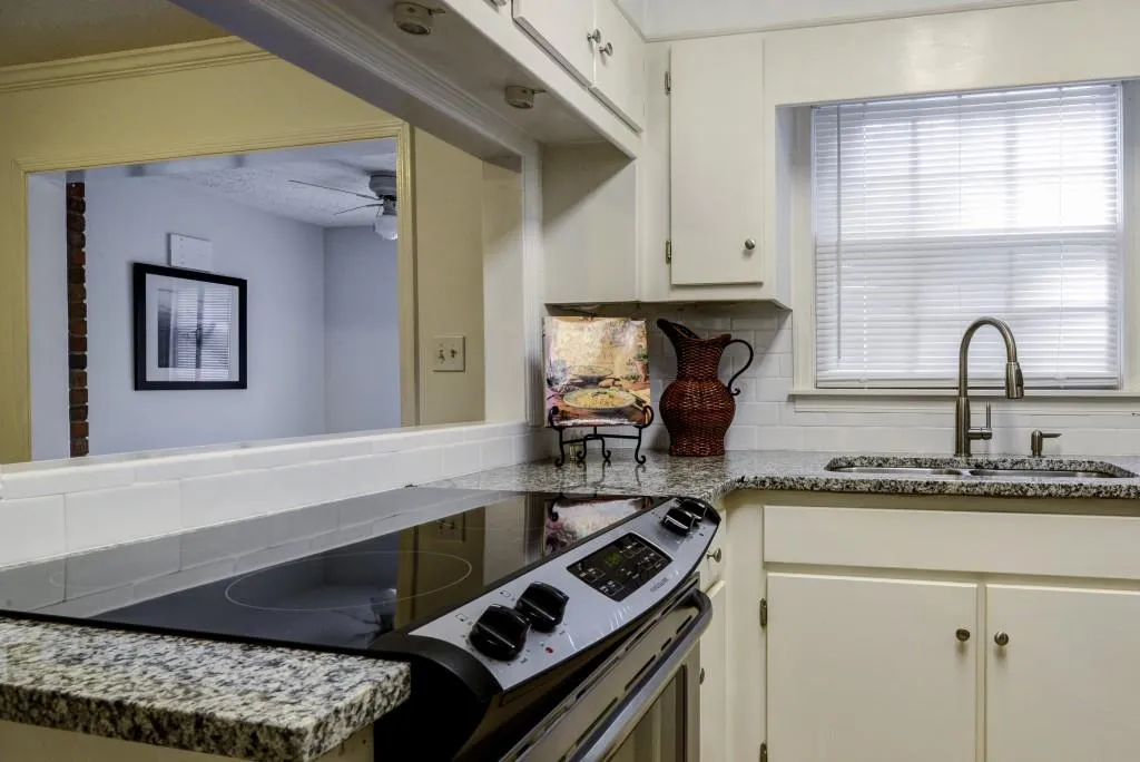 6700 Roswell Road Unit 32b, Sandy Springs, Georgia 30328, 2 Bedrooms Bedrooms, ,2 BathroomsBathrooms,Residential,Sold,6700 Roswell Road Unit 32b,5805189