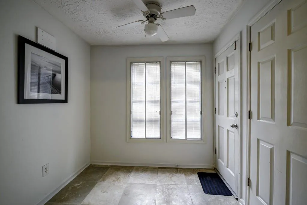 6700 Roswell Road Unit 32b, Sandy Springs, Georgia 30328, 2 Bedrooms Bedrooms, ,2 BathroomsBathrooms,Residential,Sold,6700 Roswell Road Unit 32b,5805189