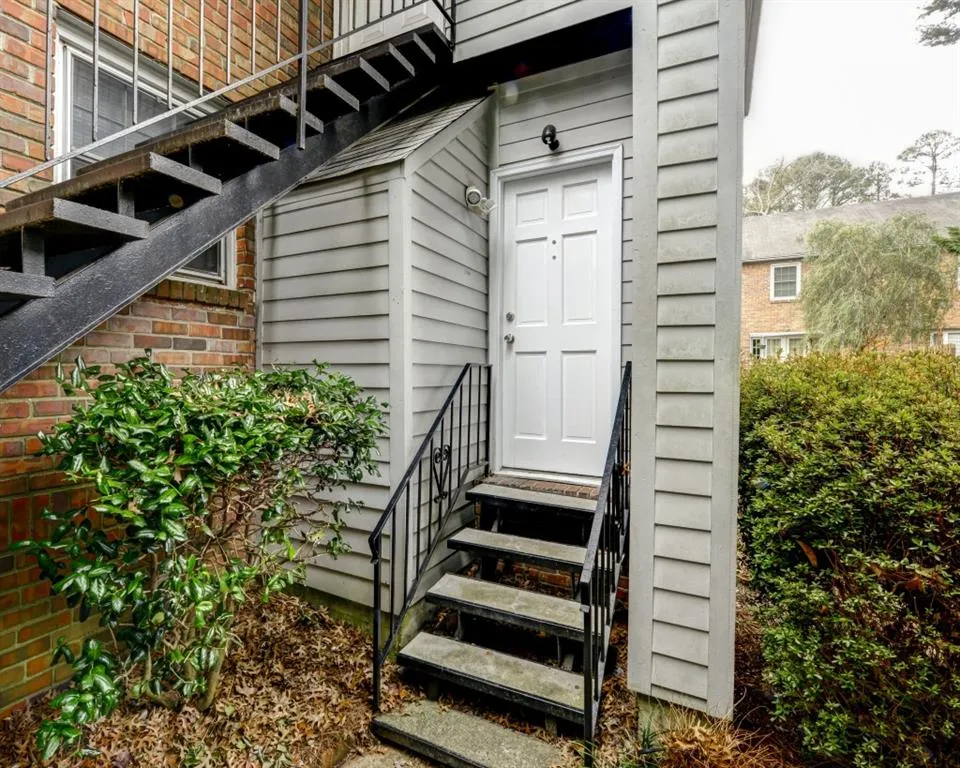 6700 Roswell Road Unit 32b, Sandy Springs, Georgia 30328, 2 Bedrooms Bedrooms, ,2 BathroomsBathrooms,Residential,Sold,6700 Roswell Road Unit 32b,5805189