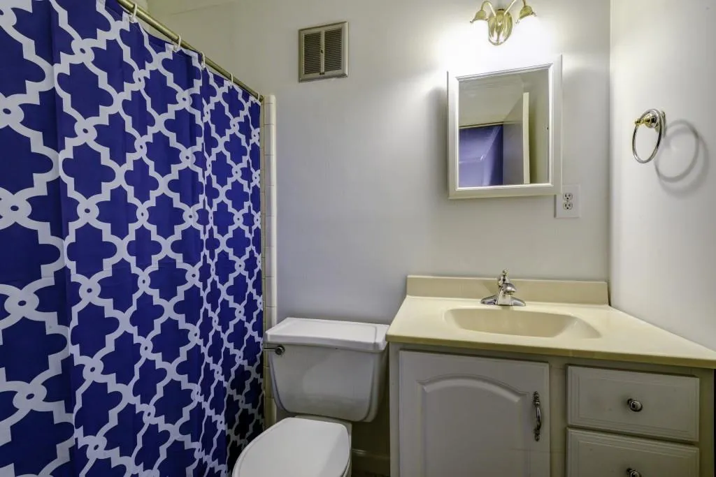 6700 Roswell Road Unit 32b, Sandy Springs, Georgia 30328, 2 Bedrooms Bedrooms, ,2 BathroomsBathrooms,Residential,Sold,6700 Roswell Road Unit 32b,5805189