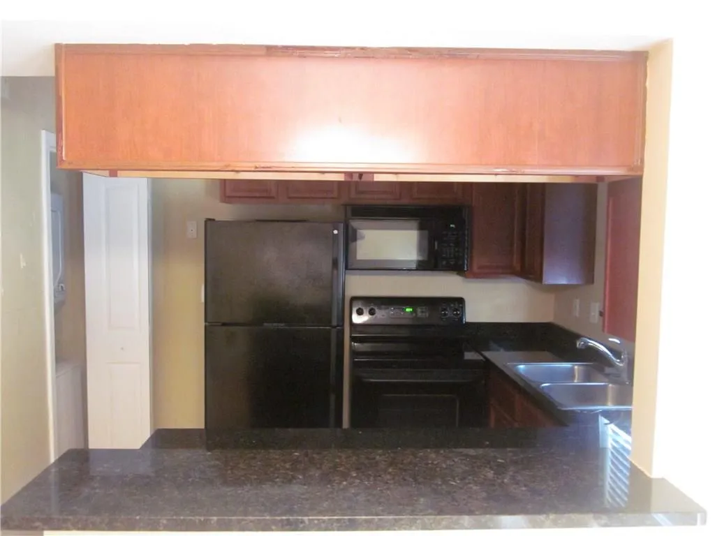 6940 Roswell Road Unit 20b, Sandy Springs, Georgia 30328, 2 Bedrooms Bedrooms, ,1 BathroomBathrooms,Residential,Sold,6940 Roswell Road Unit 20b,5747418