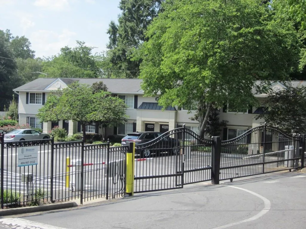 6940 Roswell Road Unit 20b, Sandy Springs, Georgia 30328, 2 Bedrooms Bedrooms, ,1 BathroomBathrooms,Residential,Sold,6940 Roswell Road Unit 20b,5747418