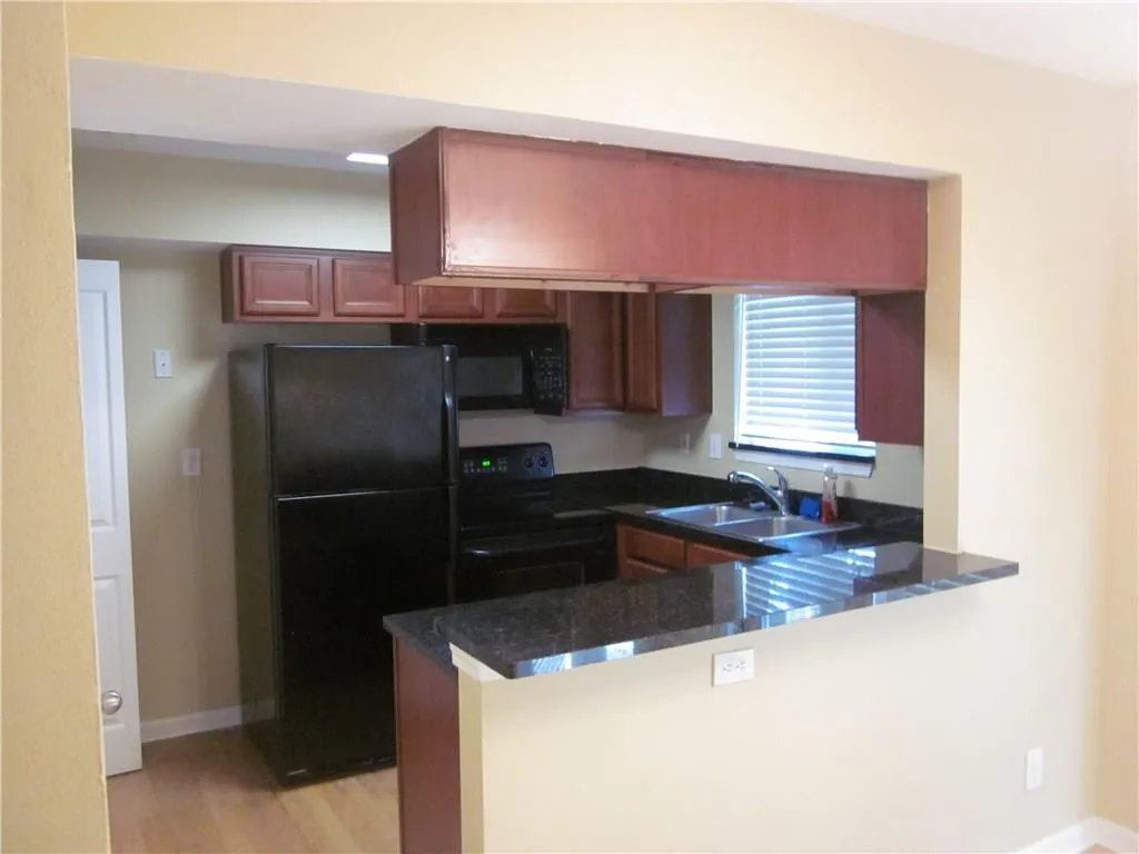 6940 Roswell Road Unit 20b, Sandy Springs, Georgia 30328, 2 Bedrooms Bedrooms, ,1 BathroomBathrooms,Residential,Sold,6940 Roswell Road Unit 20b,5747418