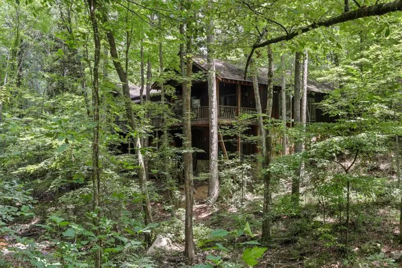 7 Wildwood Valley, Sandy Springs, Georgia 30350, 3 Bedrooms Bedrooms, ,3 BathroomsBathrooms,Residential,Sold,7 Wildwood Valley,6637970