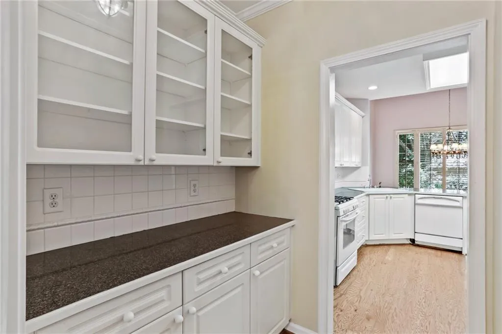 7155 Roswell Road Unit 45, Sandy Springs, Georgia 30328, 4 Bedrooms Bedrooms, ,2 BathroomsBathrooms,Residential,Sold,7155 Roswell Road Unit 45,6865742