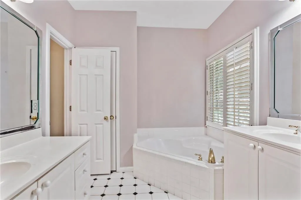 7155 Roswell Road Unit 45, Sandy Springs, Georgia 30328, 4 Bedrooms Bedrooms, ,2 BathroomsBathrooms,Residential,Sold,7155 Roswell Road Unit 45,6865742