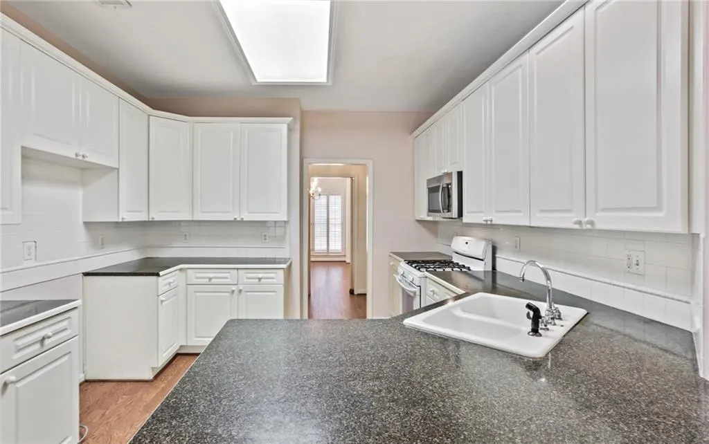 7155 Roswell Road Unit 45, Sandy Springs, Georgia 30328, 4 Bedrooms Bedrooms, ,2 BathroomsBathrooms,Residential,Sold,7155 Roswell Road Unit 45,6865742