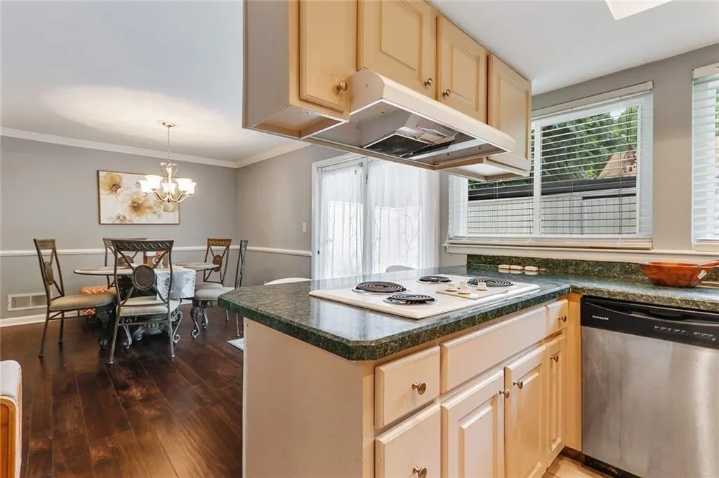 7158 Stonington Drive, Atlanta, Georgia 30328, 3 Bedrooms Bedrooms, ,2 BathroomsBathrooms,Residential,Sold,7158 Stonington Drive,6597297