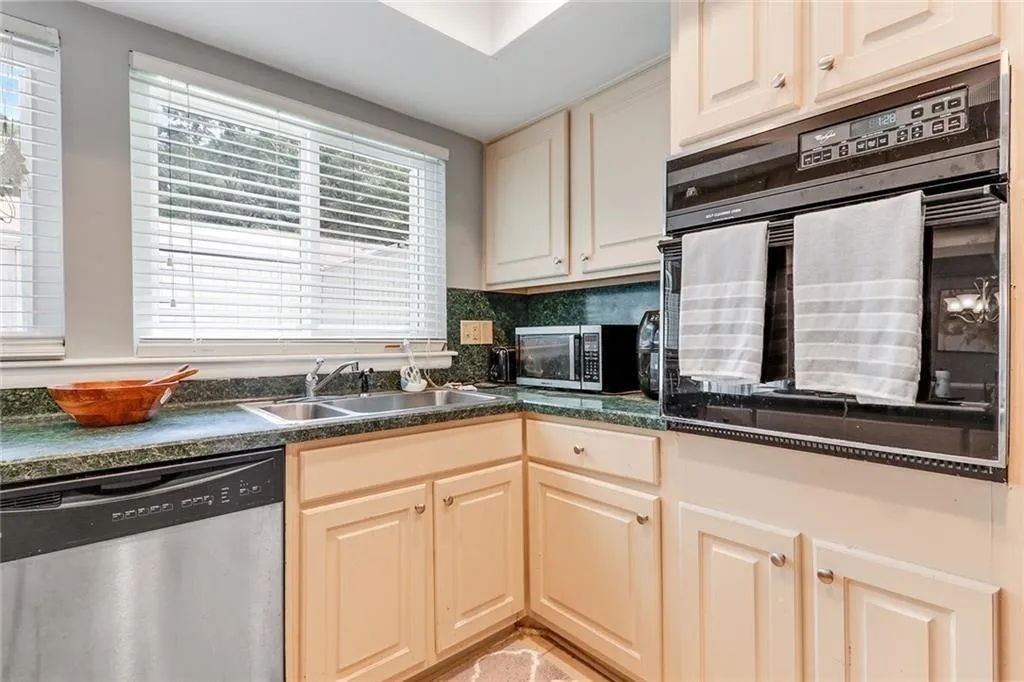 7158 Stonington Drive, Atlanta, Georgia 30328, 3 Bedrooms Bedrooms, ,2 BathroomsBathrooms,Residential,Sold,7158 Stonington Drive,6597297
