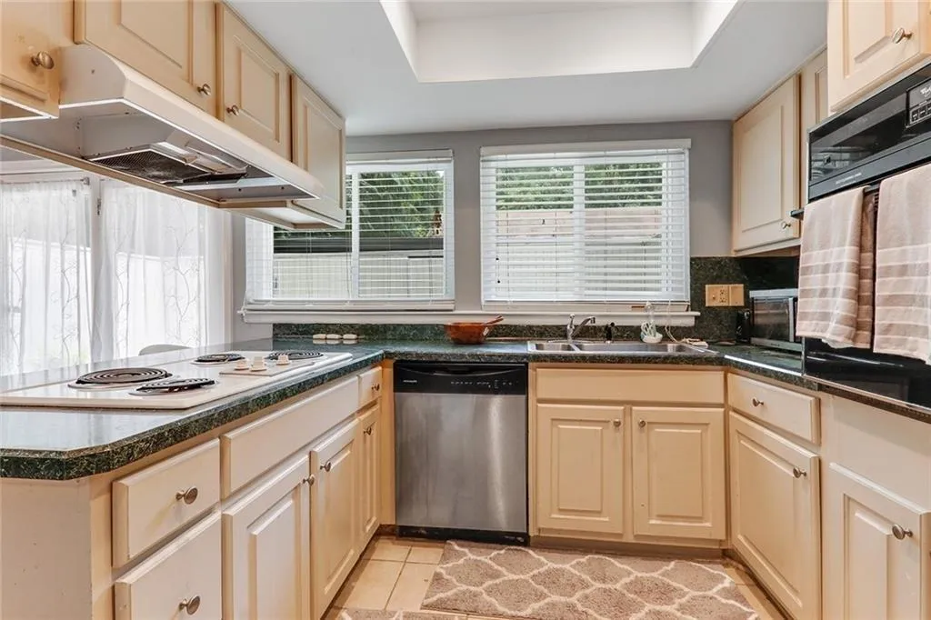 7158 Stonington Drive, Atlanta, Georgia 30328, 3 Bedrooms Bedrooms, ,2 BathroomsBathrooms,Residential,Sold,7158 Stonington Drive,6597297