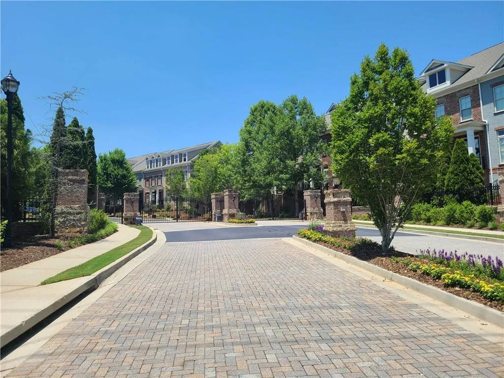 323 Alderwood Lane, Atlanta, Georgia 30328, 3 Bedrooms Bedrooms, ,3 BathroomsBathrooms,Residential,Sold,323 Alderwood Lane,7071581