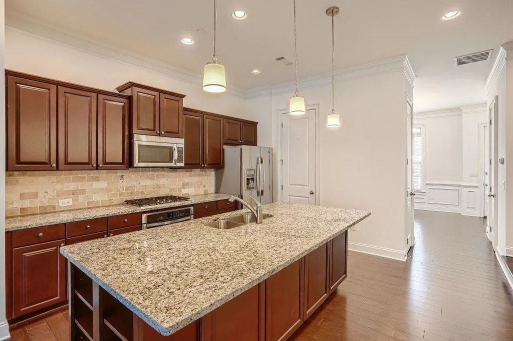323 Alderwood Lane, Atlanta, Georgia 30328, 3 Bedrooms Bedrooms, ,3 BathroomsBathrooms,Residential,Sold,323 Alderwood Lane,7071581