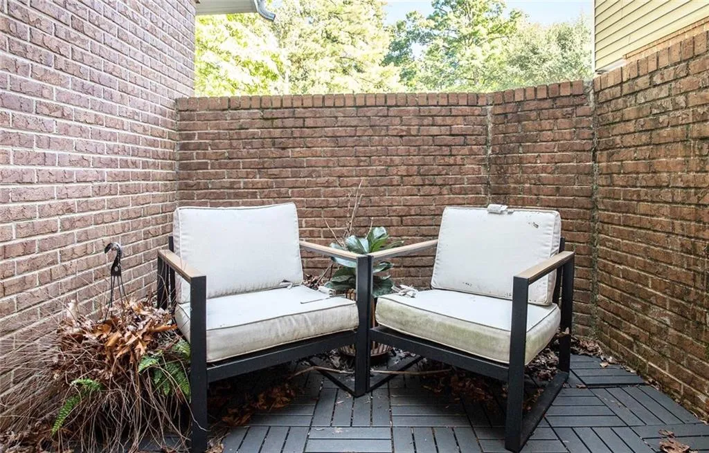 30 Dunwoody Springs Drive, Sandy Springs, Georgia 30328, 2 Bedrooms Bedrooms, ,2 BathroomsBathrooms,Residential,Sold,30 Dunwoody Springs Drive,7086927