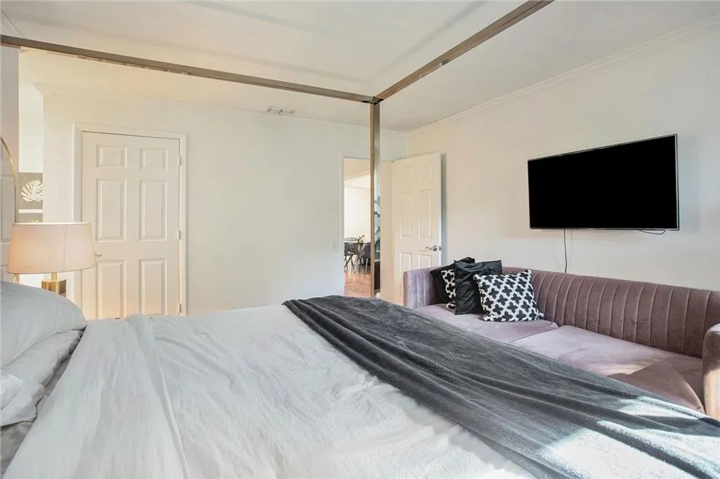 30 Dunwoody Springs Drive, Sandy Springs, Georgia 30328, 2 Bedrooms Bedrooms, ,2 BathroomsBathrooms,Residential,Sold,30 Dunwoody Springs Drive,7086927