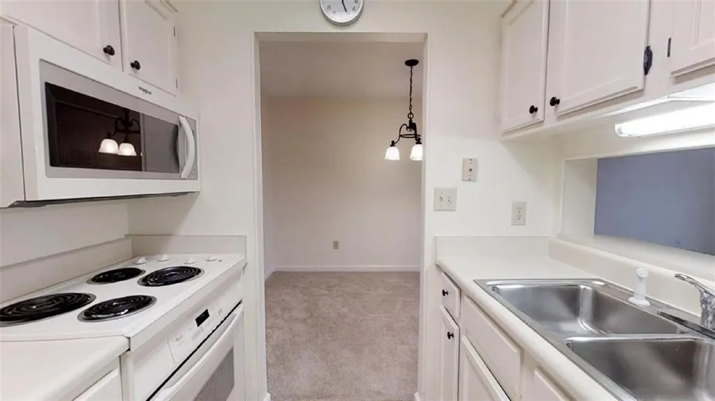300 Johnson Ferry Road Ne Unit B509, Sandy Springs, Georgia 30328, 1 Bedroom Bedrooms, ,1 BathroomBathrooms,Residential,Sold,300 Johnson Ferry Road Ne Unit B509,6534086