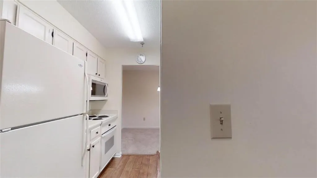 300 Johnson Ferry Road Ne Unit B509, Sandy Springs, Georgia 30328, 1 Bedroom Bedrooms, ,1 BathroomBathrooms,Residential,Sold,300 Johnson Ferry Road Ne Unit B509,6534086