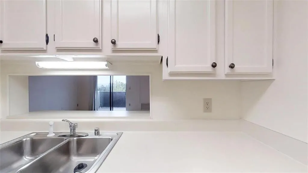 300 Johnson Ferry Road Ne Unit B509, Sandy Springs, Georgia 30328, 1 Bedroom Bedrooms, ,1 BathroomBathrooms,Residential,Sold,300 Johnson Ferry Road Ne Unit B509,6534086