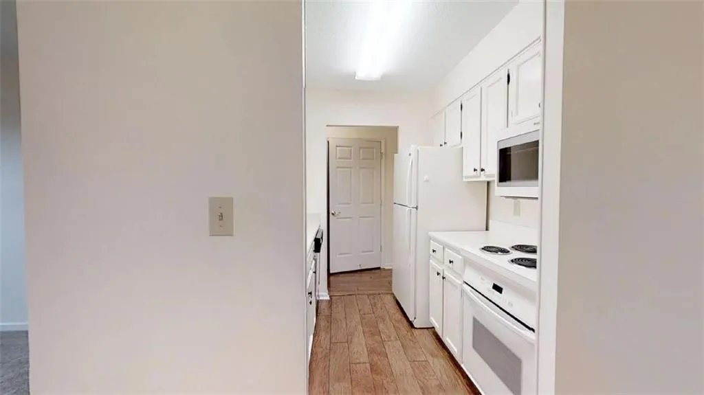 300 Johnson Ferry Road Ne Unit B509, Sandy Springs, Georgia 30328, 1 Bedroom Bedrooms, ,1 BathroomBathrooms,Residential,Sold,300 Johnson Ferry Road Ne Unit B509,6534086