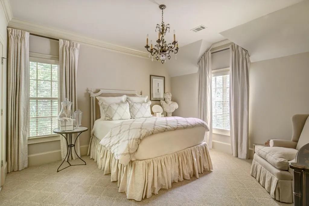 4 generously sized bedrooms upstairs