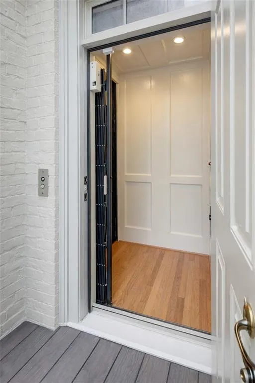 Exterior ramp to elevator
