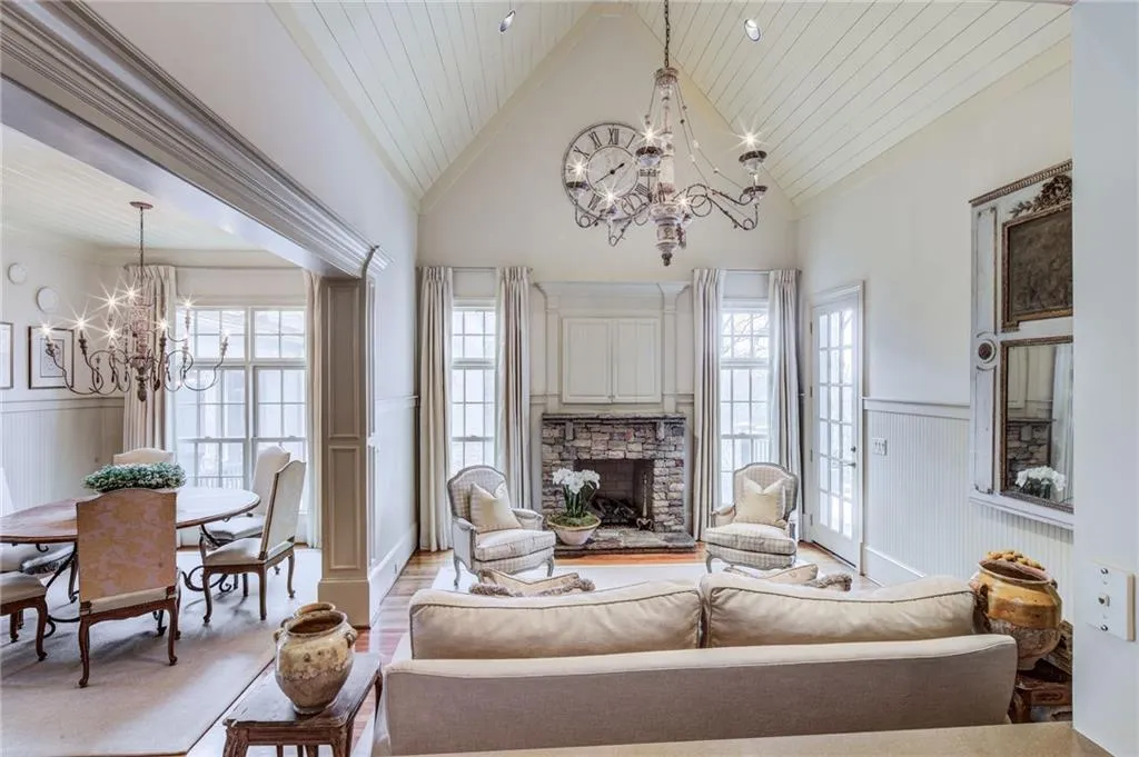 Keeping & Breakfast Room viewed from Kitchen