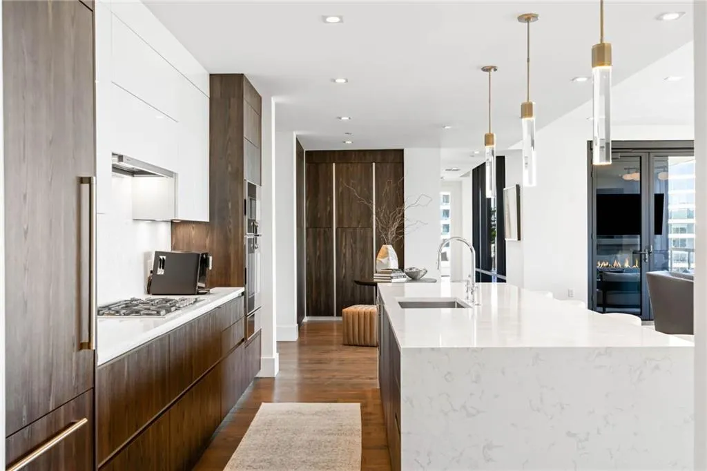 3107 Peachtree Road Ne Unit 1402, Atlanta, Georgia 30305, 3 Bedrooms Bedrooms, ,3 BathroomsBathrooms,Residential,For Sale,3107 Peachtree Road Ne Unit 1402,7675356