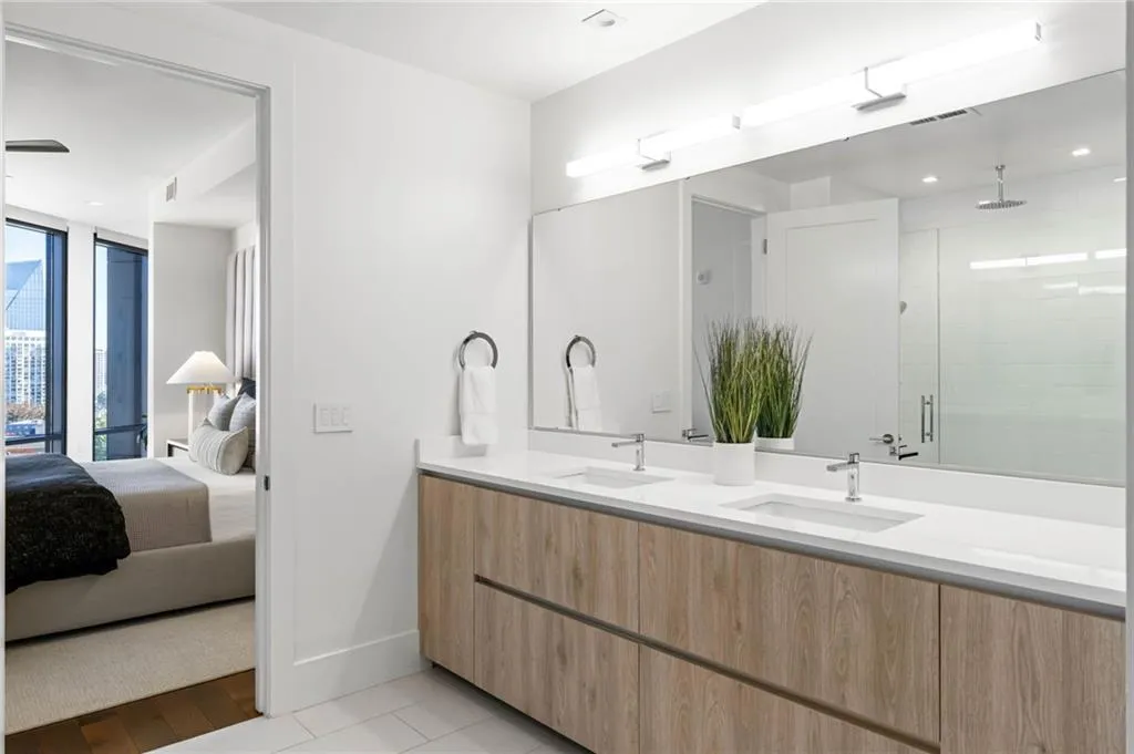 3107 Peachtree Road Ne Unit 1402, Atlanta, Georgia 30305, 3 Bedrooms Bedrooms, ,3 BathroomsBathrooms,Residential,For Sale,3107 Peachtree Road Ne Unit 1402,7675356